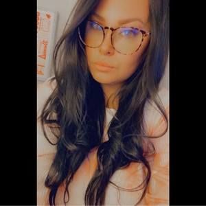 Meet your Posher, Brandi